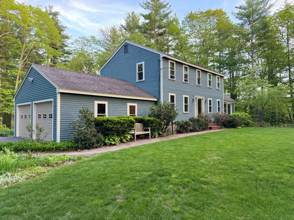 Exterior house painting in Middlesex County, Massachusetts